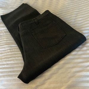 Mens essential flat front Regular Fit Kenneth Cole pants are 38x30.